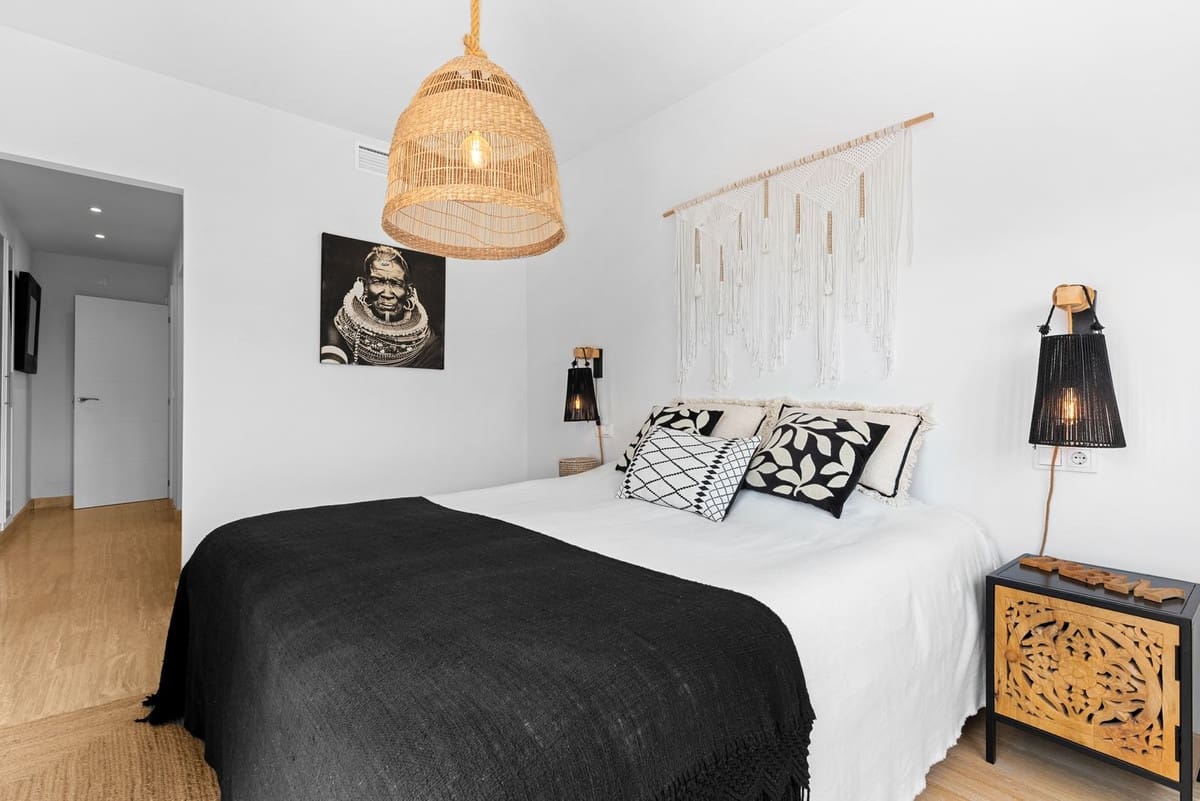 3 bedroom Penthouse for sale in Estepona with pool garage - € 545,000 (Ref: 9990909)