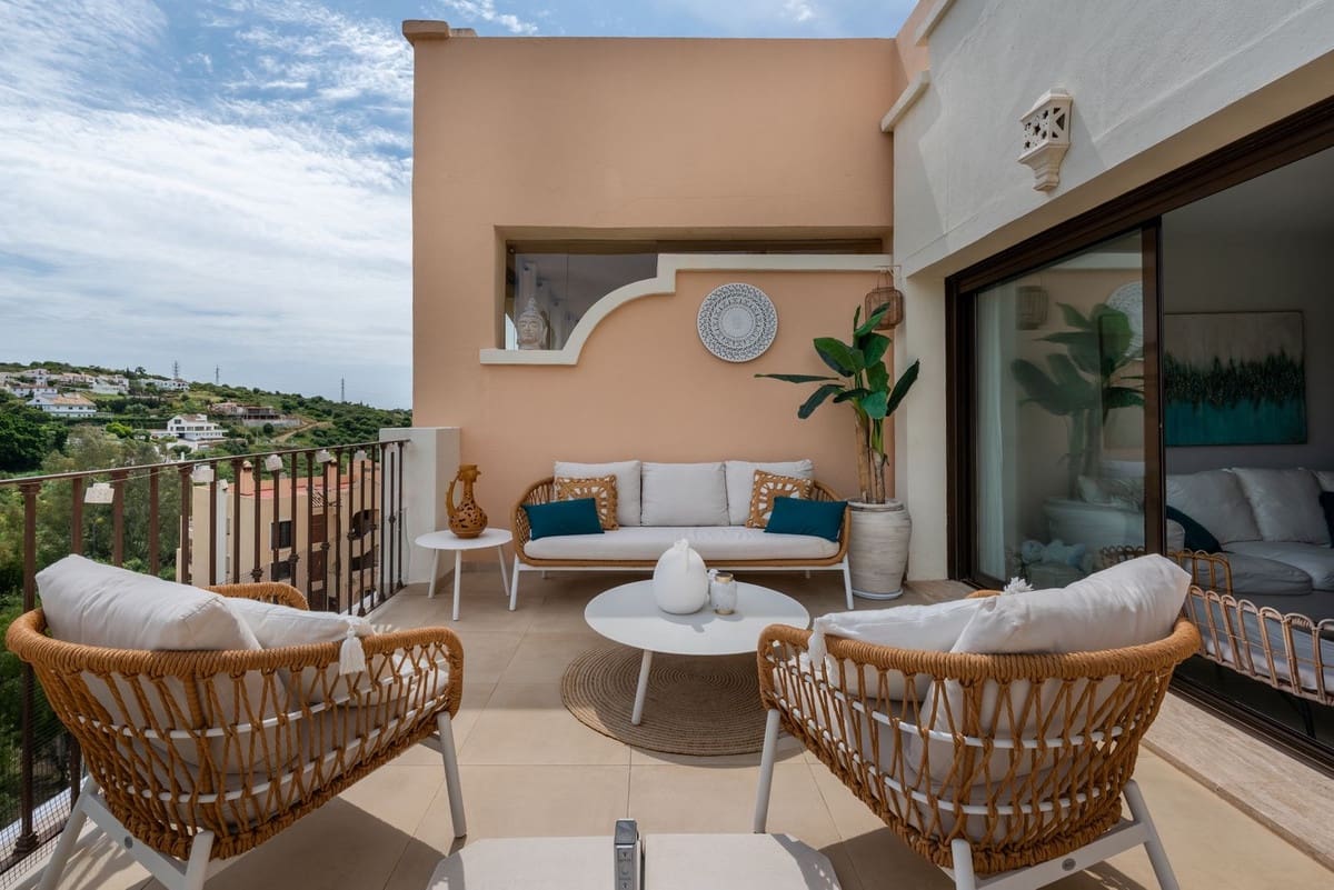 3 bedroom Penthouse for sale in Estepona with pool garage - € 545,000 (Ref: 9990909)