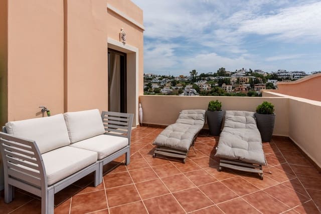 3 bedroom Penthouse for sale in Estepona with pool garage - € 545,000 (Ref: 9990909)
