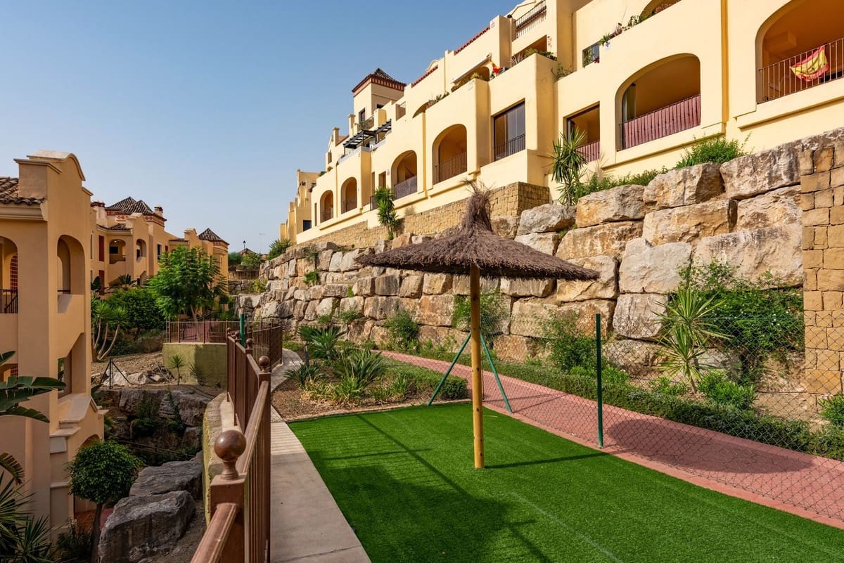 3 bedroom Penthouse for sale in Estepona with pool garage - € 545,000 (Ref: 9990909)