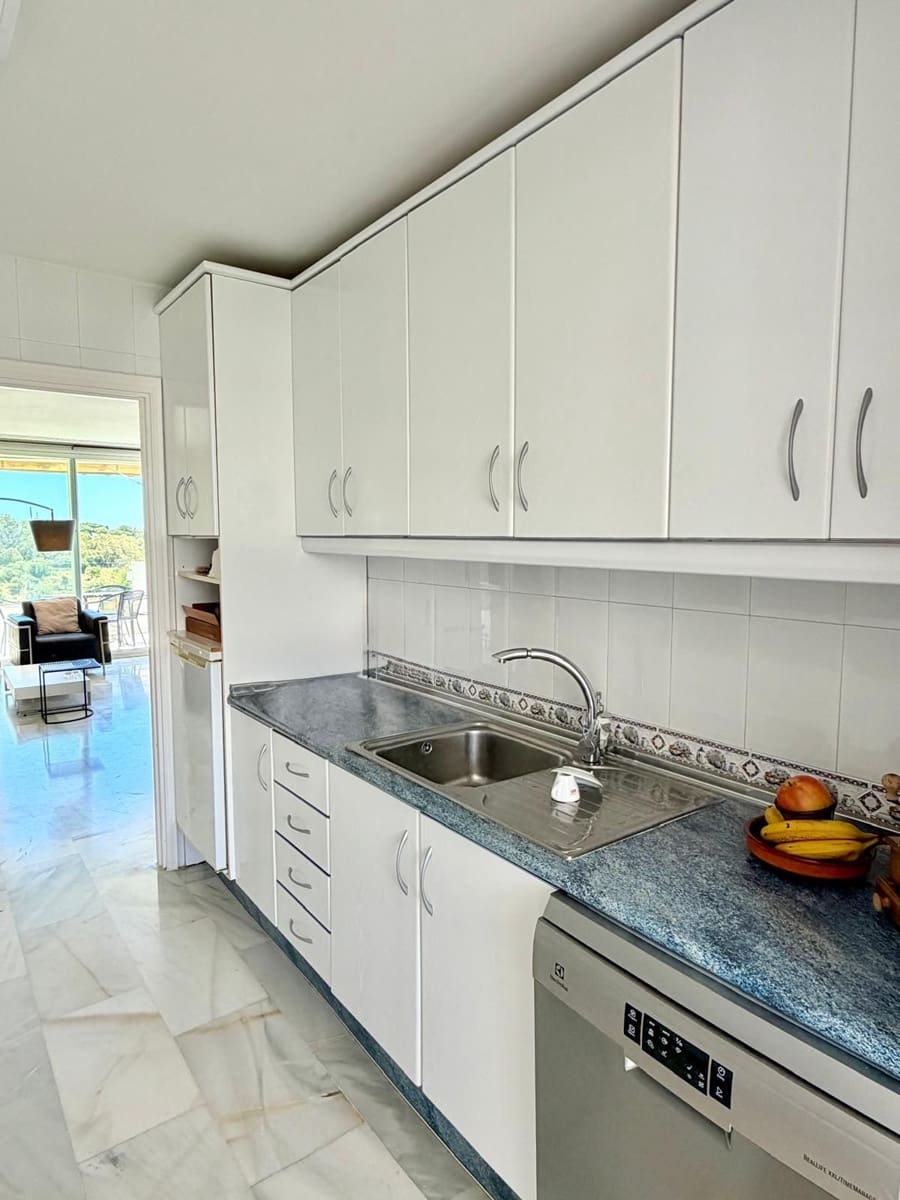 3 bedroom Penthouse for sale in Estepona with pool garage - € 549,000 (Ref: 9990912)