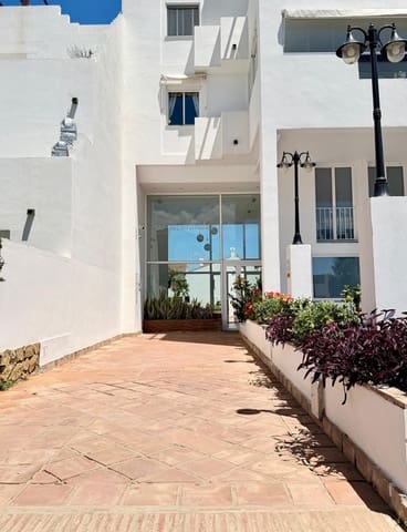 3 bedroom Penthouse for sale in Estepona with pool garage - € 549,000 (Ref: 9990912)