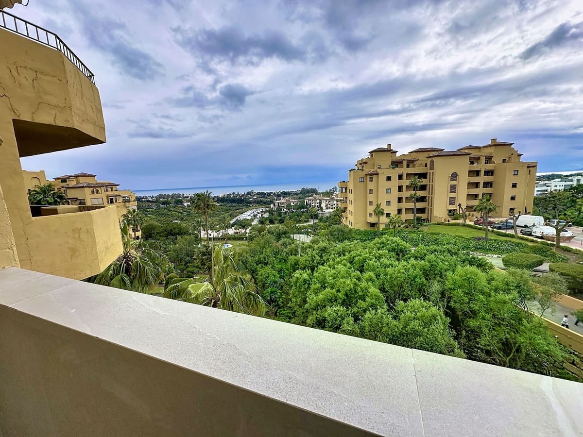 3 soveværelse Lejlighed til salg i Estepona med swimmingpool garage - € 699.000 (Ref: 9994452)
