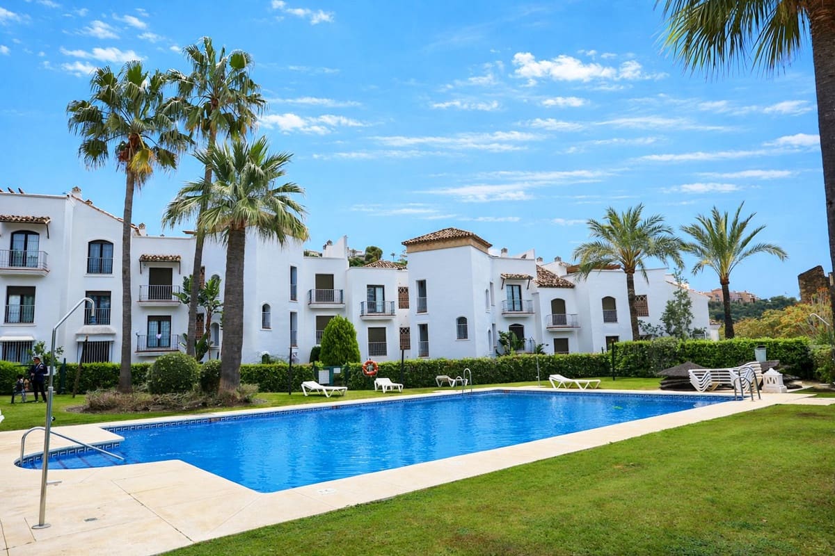 3 bedroom Apartment for sale in Benahavis with pool garage - € 495,000 (Ref: 9994454)