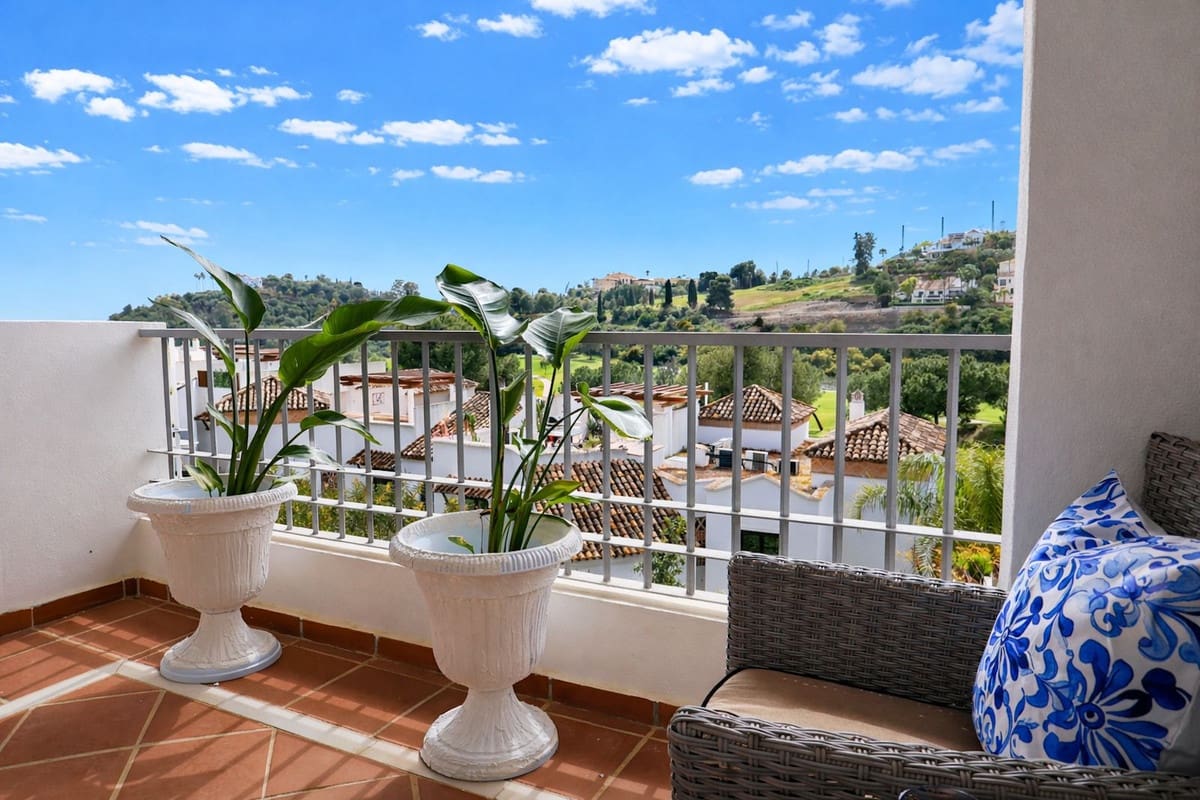 3 bedroom Apartment for sale in Benahavis with pool garage - € 495,000 (Ref: 9994454)