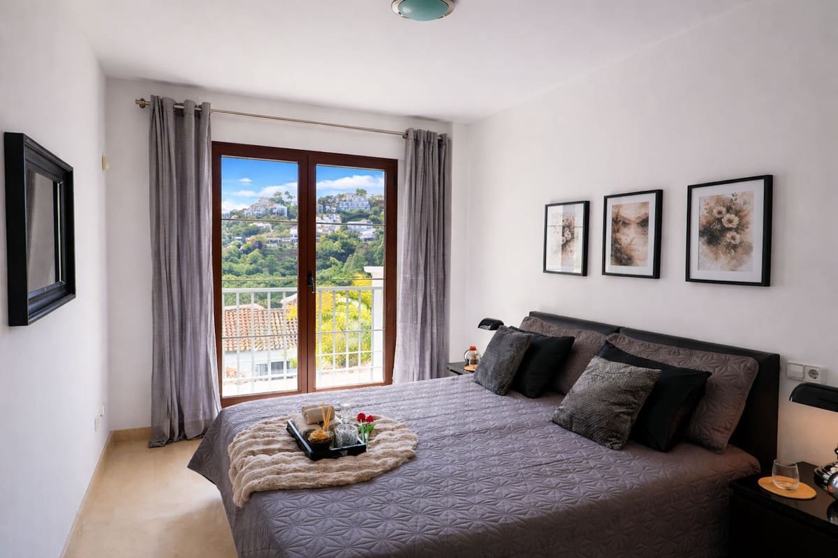 3 bedroom Apartment for sale in Benahavis with pool garage - € 495,000 (Ref: 9994454)