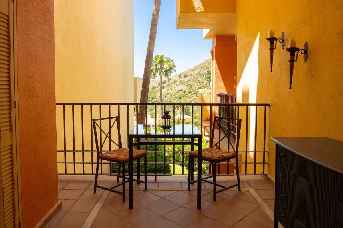 3 sypialnia Apartament na sprzedaż w Benahavis z basenem garażem - 495 000 € (Ref: 9994455)