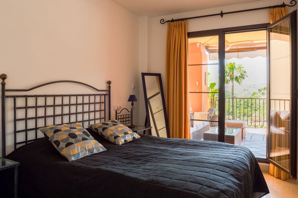 3 sypialnia Apartament na sprzedaż w Benahavis z basenem garażem - 495 000 € (Ref: 9994455)