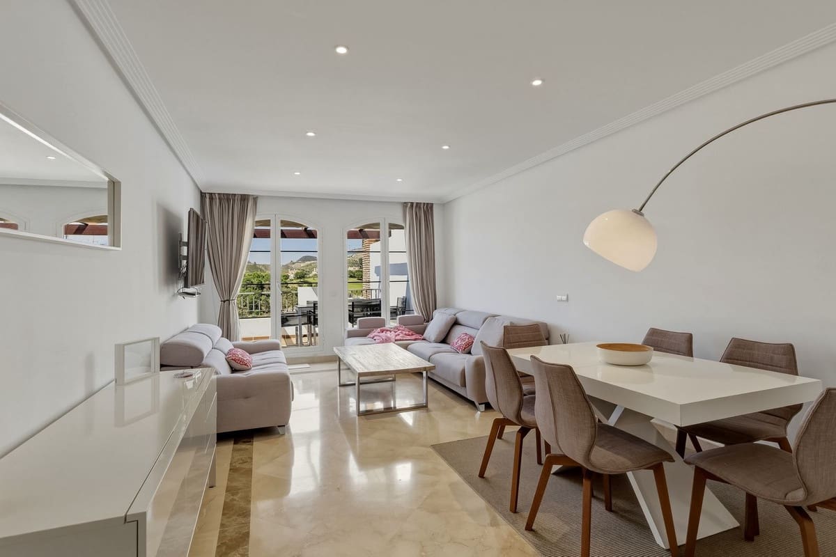 3 soverom Penthouse til salgs i Benahavis med svømmebasseng garasje - € 550 000 (Ref: 9994459)