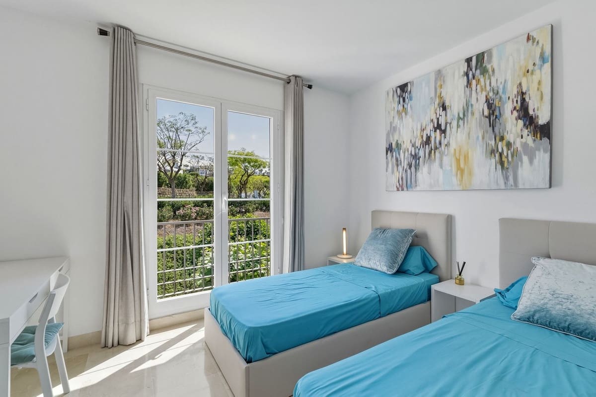 3 soverom Penthouse til salgs i Benahavis med svømmebasseng garasje - € 550 000 (Ref: 9994459)