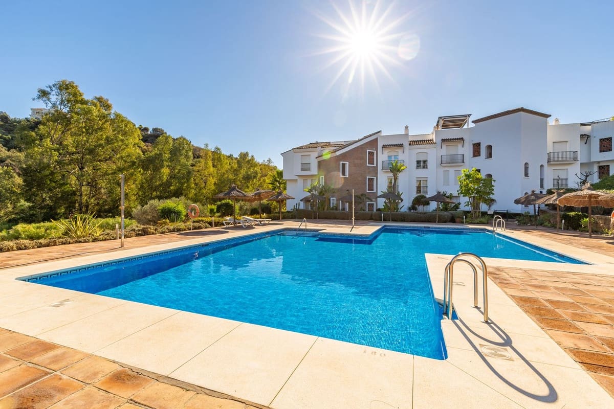 3 soverom Penthouse til salgs i Benahavis med svømmebasseng garasje - € 550 000 (Ref: 9994459)