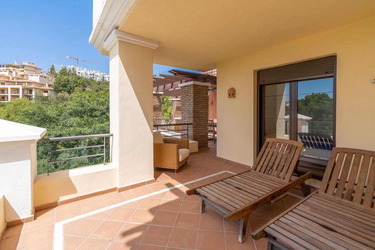 3 sovrum Lägenhet till salu i Benahavis med pool garage - 560 000 € (Ref: 9994460)
