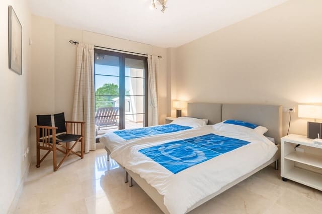 Apartamento de 3 habitaciones en Los Arqueros - Puerto del Almendro, Benahavís en venta con piscina garaje - 560.000 € (Ref: 9994460)