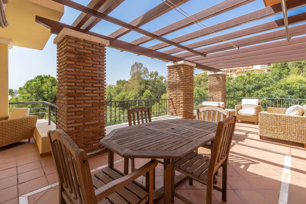 3 sovrum Lägenhet till salu i Benahavis med pool garage - 560 000 € (Ref: 9994460)