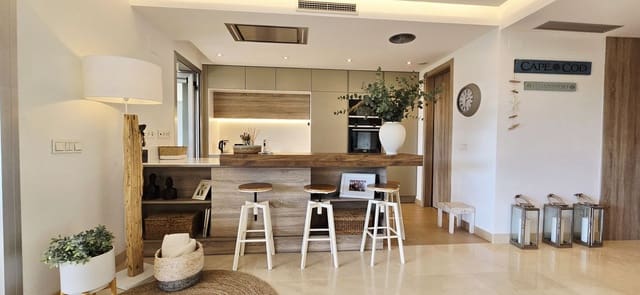 3 soverom Leilighet til salgs i Los Arqueros - Puerto del Almendro, Benahavís med svømmebasseng garasje - € 675 000 (Ref: 9994461)