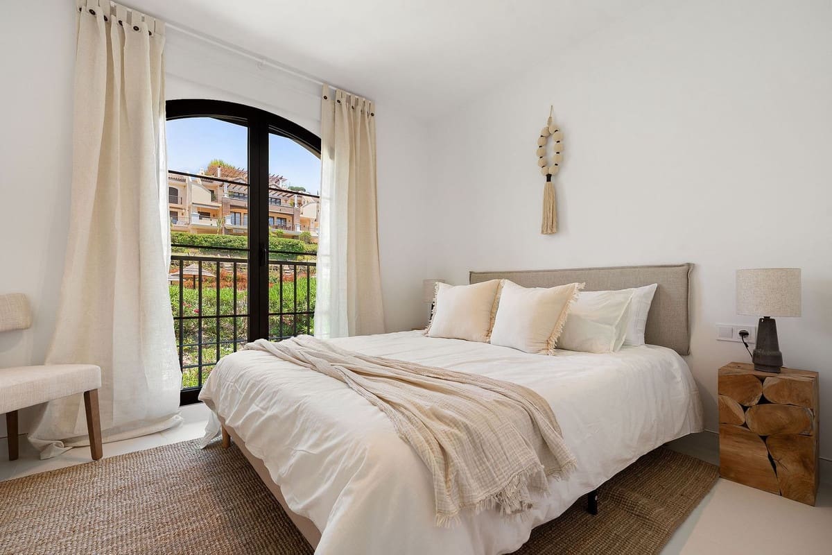 3 soverom Penthouse til salgs i Benahavis med svømmebasseng garasje - € 699 000 (Ref: 9995174)