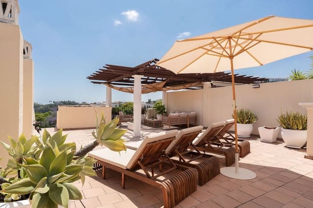 3 soverom Penthouse til salgs i Los Arqueros - Puerto del Almendro, Benahavís med svømmebasseng garasje - € 699 000 (Ref: 9995174)