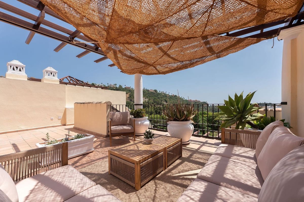 3 soverom Penthouse til salgs i Benahavis med svømmebasseng garasje - € 699 000 (Ref: 9995174)