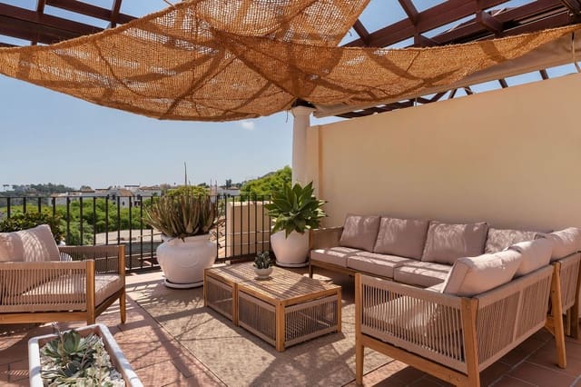 3 soverom Penthouse til salgs i Los Arqueros - Puerto del Almendro, Benahavís med svømmebasseng garasje - € 699 000 (Ref: 9995174)
