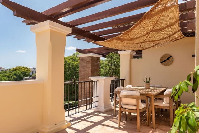 3 soverom Penthouse til salgs i Los Arqueros - Puerto del Almendro, Benahavís med svømmebasseng garasje - € 699 000 (Ref: 9995174)