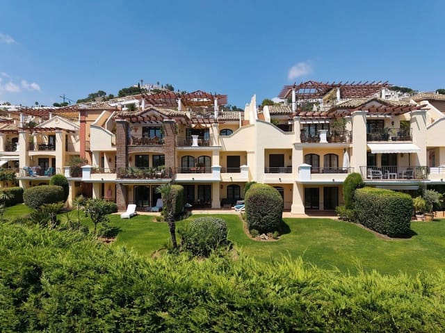 3 soverom Penthouse til salgs i Los Arqueros - Puerto del Almendro, Benahavís med svømmebasseng garasje - € 699 000 (Ref: 9995174)