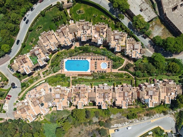 3 soverom Penthouse til salgs i Los Arqueros - Puerto del Almendro, Benahavís med svømmebasseng garasje - € 699 000 (Ref: 9995174)