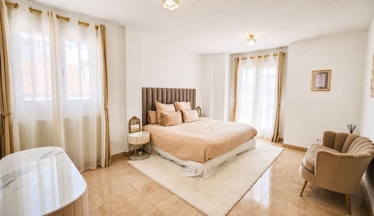 6 chambre Villa/Maison à vendre à Manilva avec piscine garage - 550 000 € (Ref: 9995200)