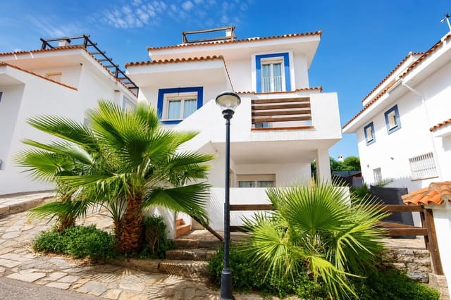 6 chambre Villa/Maison à vendre à Manilva avec piscine garage - 550 000 € (Ref: 9995200)