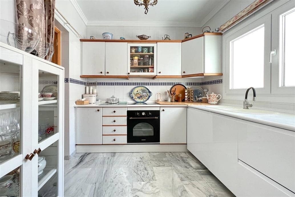 4 soverom Villa til salgs i Mijas med svømmebasseng garasje - € 588 000 (Ref: 9995204)