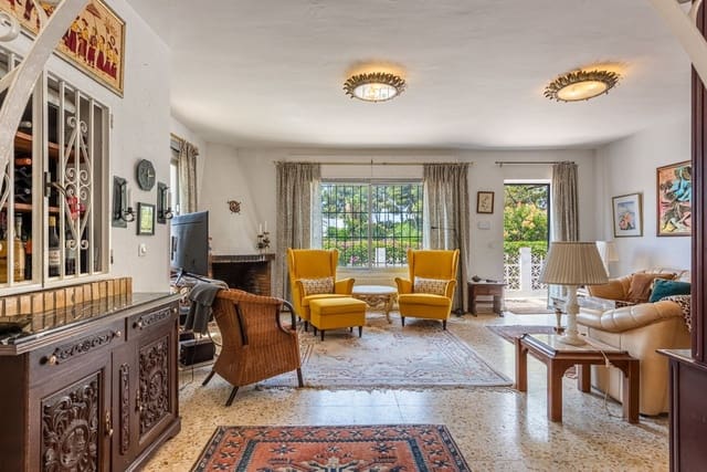 Chalet de 3 habitaciones en Nueva Andalucia, Marbella en venta con garaje - 595.000 € (Ref: 9995205)