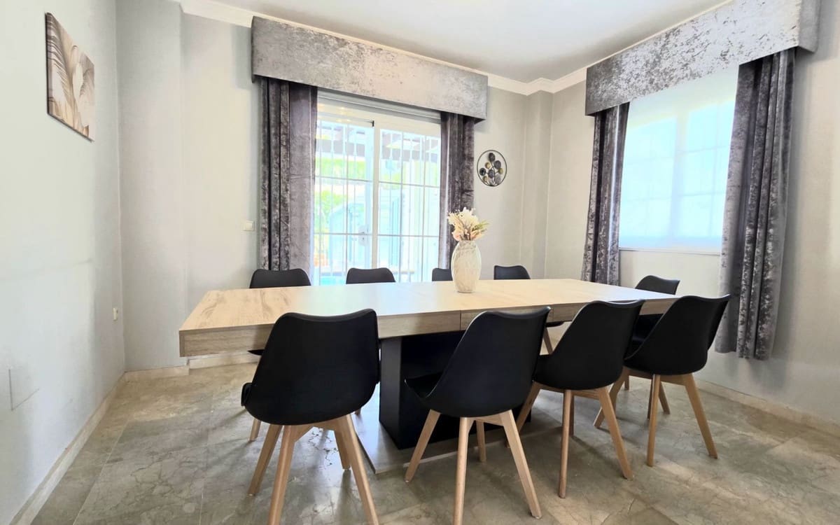 5 makuuhuone Huvila myytävänä paikassa La Cala Hills mukana uima-altaan 
autotalli - 890 000 € (Ref: 9995366)