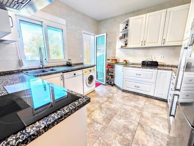 4 soverom Villa til salgs i Benalmadena Costa, Benalmádena med svømmebasseng garasje - € 890 000 (Ref: 9995367)