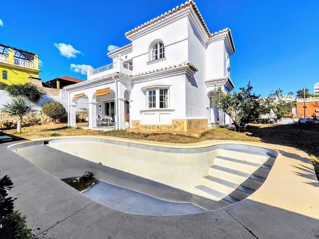 4 soverom Villa til salgs i Benalmadena Costa, Benalmádena med svømmebasseng garasje - € 890 000 (Ref: 9995367)