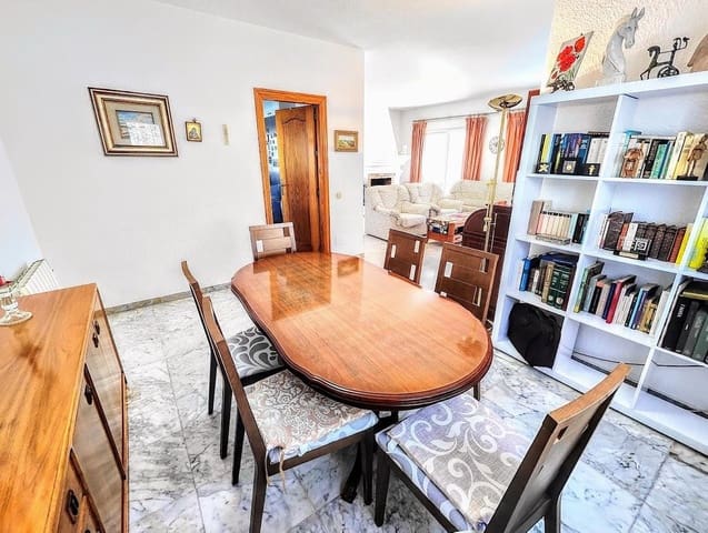 4 soverom Villa til salgs i Benalmadena Costa, Benalmádena med svømmebasseng garasje - € 890 000 (Ref: 9995367)