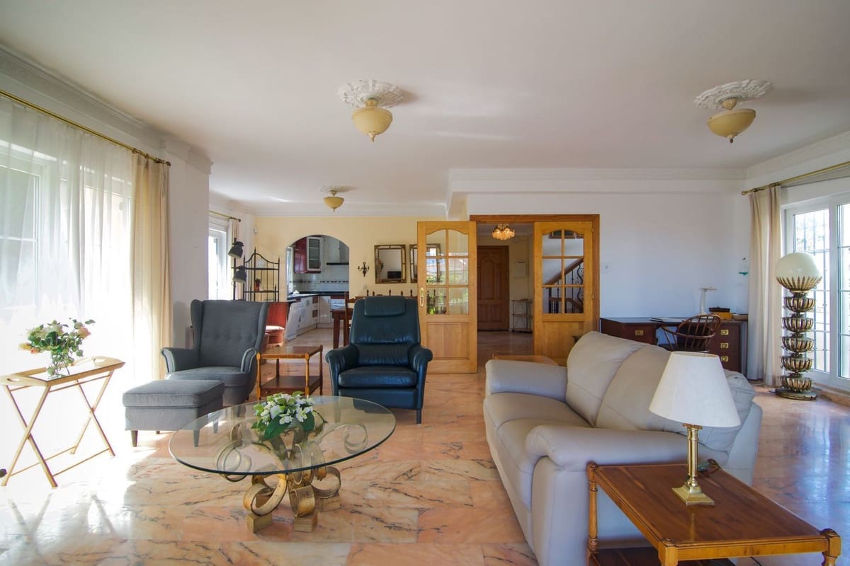 3 soveværelse Villa til salg i Fuengirola med swimmingpool garage - € 995.000 (Ref: 9995781)