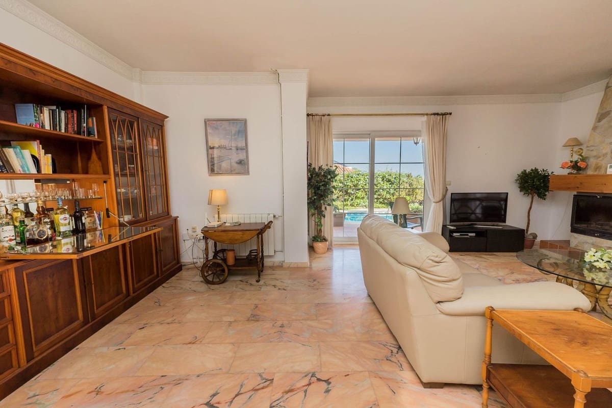 3 soveværelse Villa til salg i Fuengirola med swimmingpool garage - € 995.000 (Ref: 9995781)