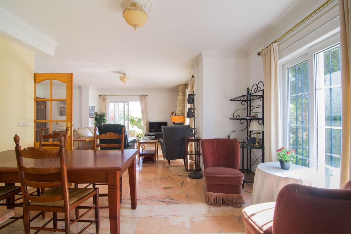 3 soveværelse Villa til salg i Fuengirola med swimmingpool garage - € 995.000 (Ref: 9995781)