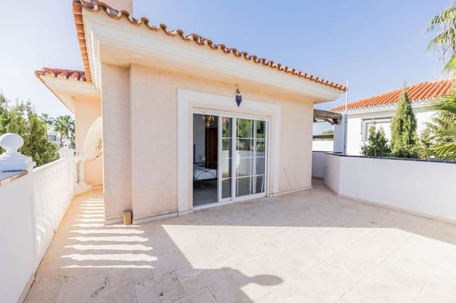 3 soveværelse Villa til salg i Fuengirola med swimmingpool garage - € 995.000 (Ref: 9995781)