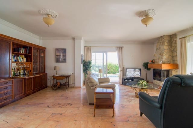 3 soveværelse Villa til salg i Fuengirola med swimmingpool garage - € 995.000 (Ref: 9995781)