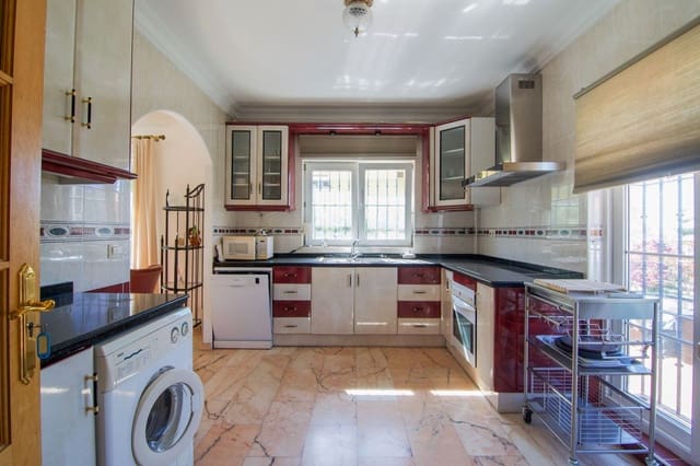 3 soveværelse Villa til salg i Fuengirola med swimmingpool garage - € 995.000 (Ref: 9995781)