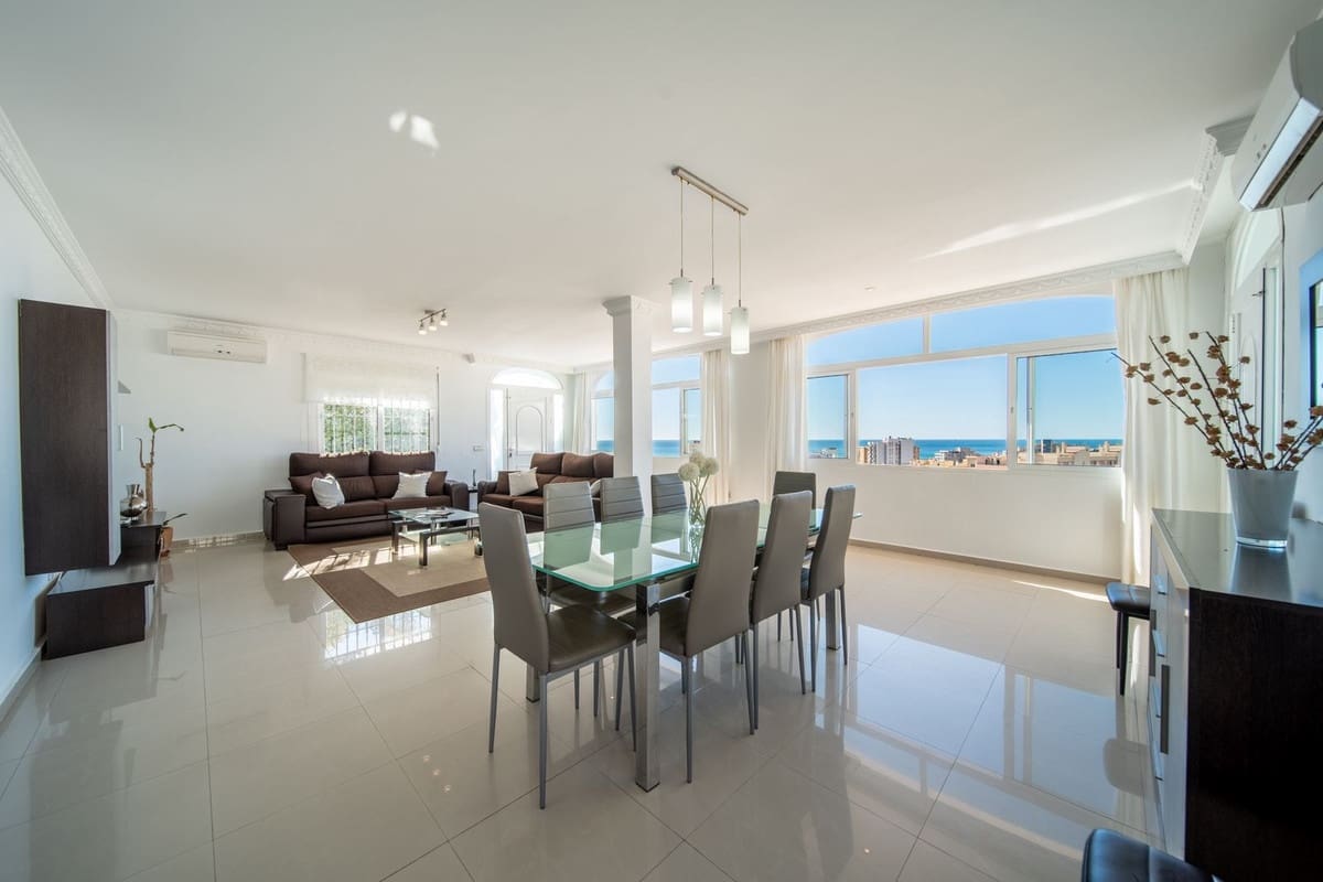 4 soveværelse Villa til salg i Fuengirola med swimmingpool garage - € 1.289.000 (Ref: 9995889)