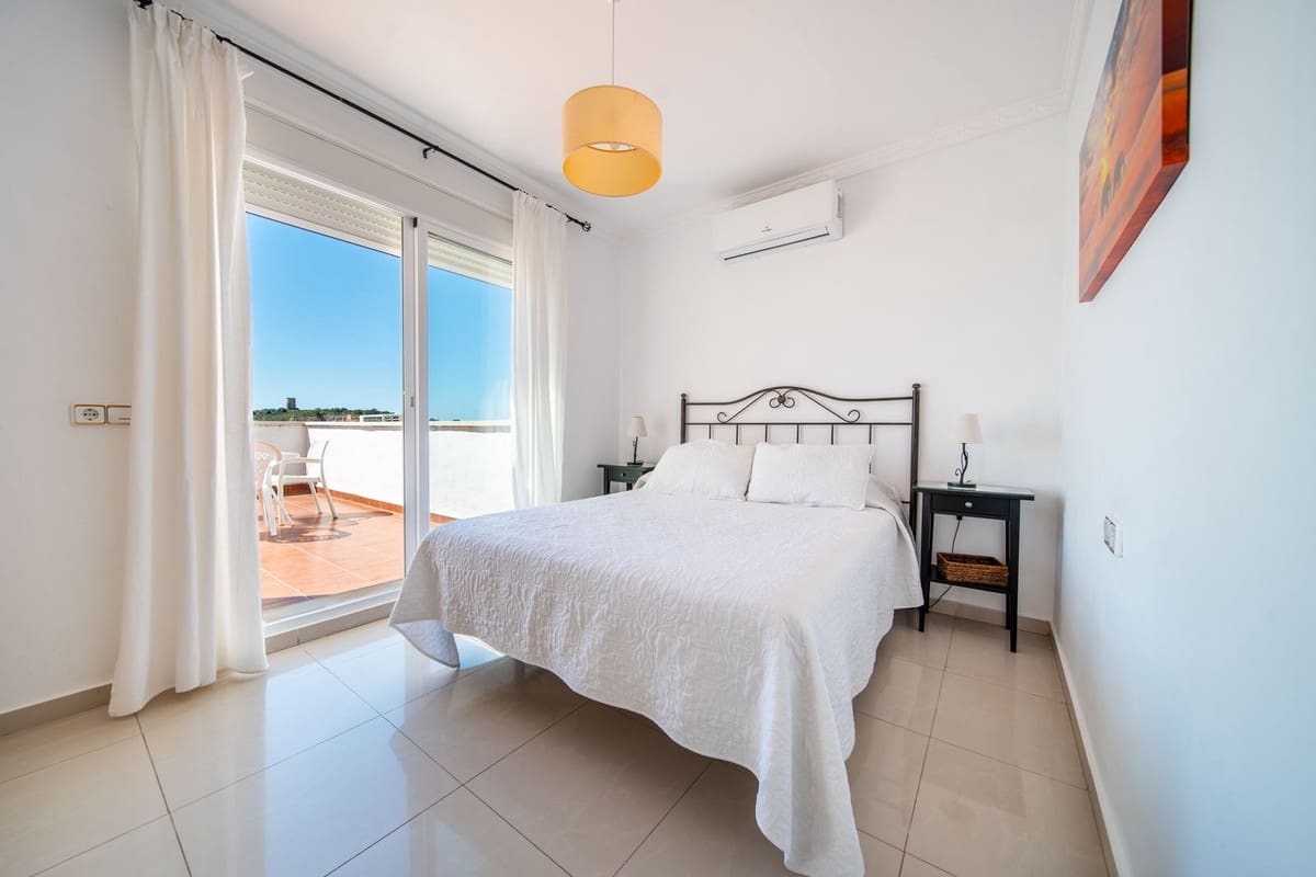4 soveværelse Villa til salg i Fuengirola med swimmingpool garage - € 1.289.000 (Ref: 9995889)