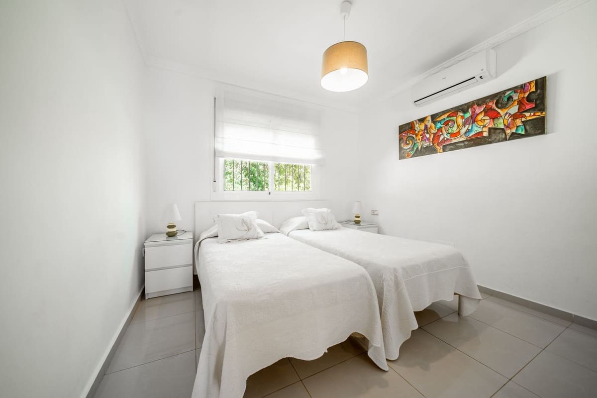 4 soveværelse Villa til salg i Fuengirola med swimmingpool garage - € 1.289.000 (Ref: 9995889)