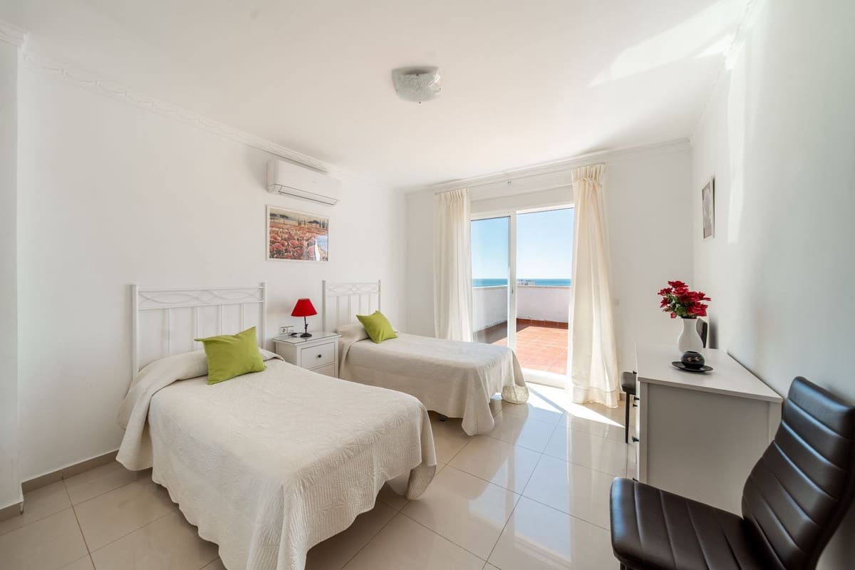 4 soveværelse Villa til salg i Fuengirola med swimmingpool garage - € 1.289.000 (Ref: 9995889)