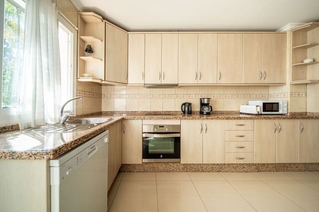 4 soveværelse Villa til salg i Torreblanca, Fuengirola med swimmingpool garage - € 1.289.000 (Ref: 9995889)