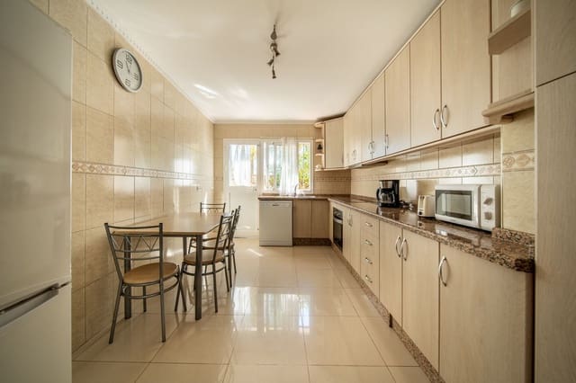 4 soveværelse Villa til salg i Torreblanca, Fuengirola med swimmingpool garage - € 1.289.000 (Ref: 9995889)