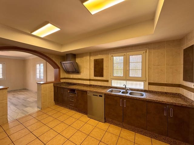 4 sovrum Villa till salu i Estepona med pool garage - 1 500 000 € (Ref: 9995891)