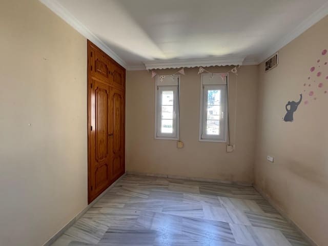 4 sovrum Villa till salu i Estepona med pool garage - 1 500 000 € (Ref: 9995891)