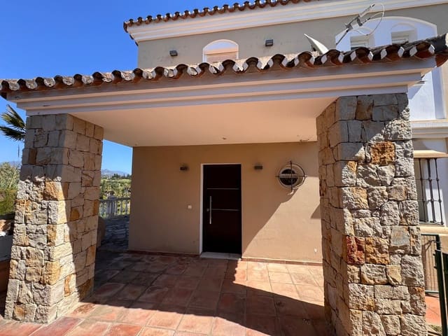 4 sovrum Villa till salu i Estepona med pool garage - 1 500 000 € (Ref: 9995891)