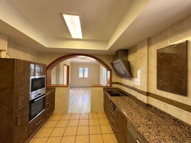 4 sovrum Villa till salu i Estepona med pool garage - 1 500 000 € (Ref: 9995891)